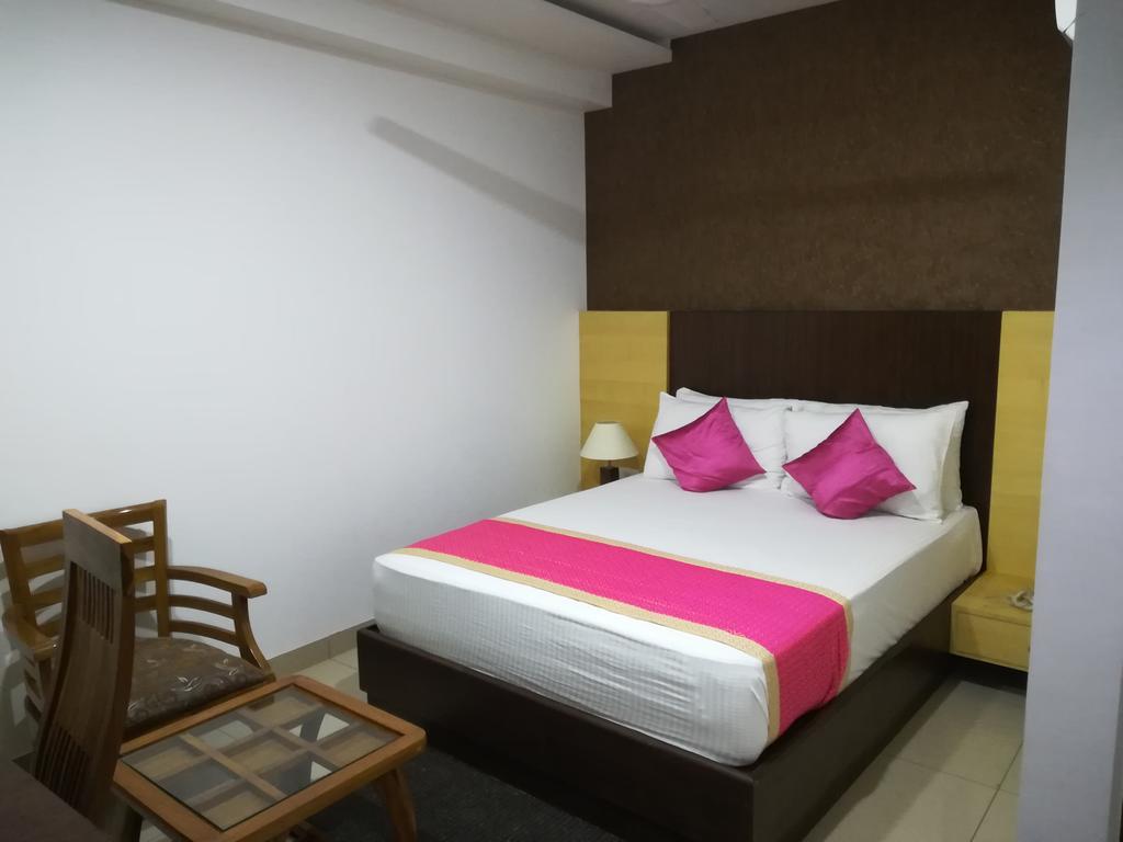 Hotel SGT Plaza Varanasi Exterior foto